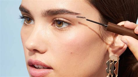 How to Create a Natural-looking Ombre Brow Effect with a Magic Eyebrow Pencil